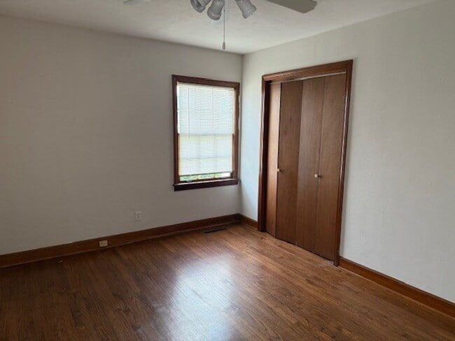 Building Photo - Cute 3 Bed 1 Bath House! Available Now! Ca...