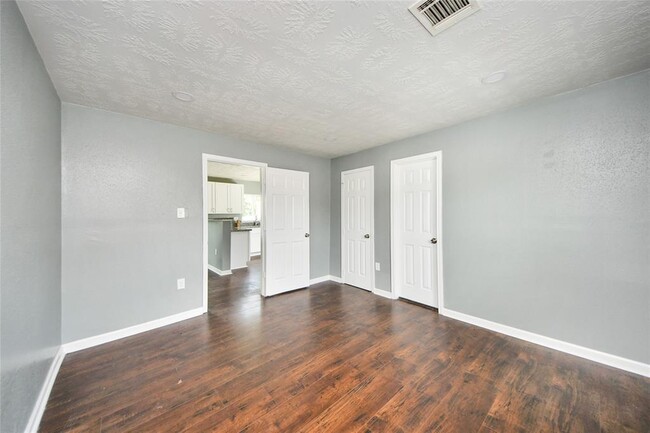 Building Photo - 2802 Bringhurst St