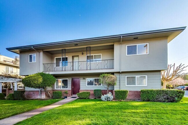 Building Photo - 1549 San Carlos Ave