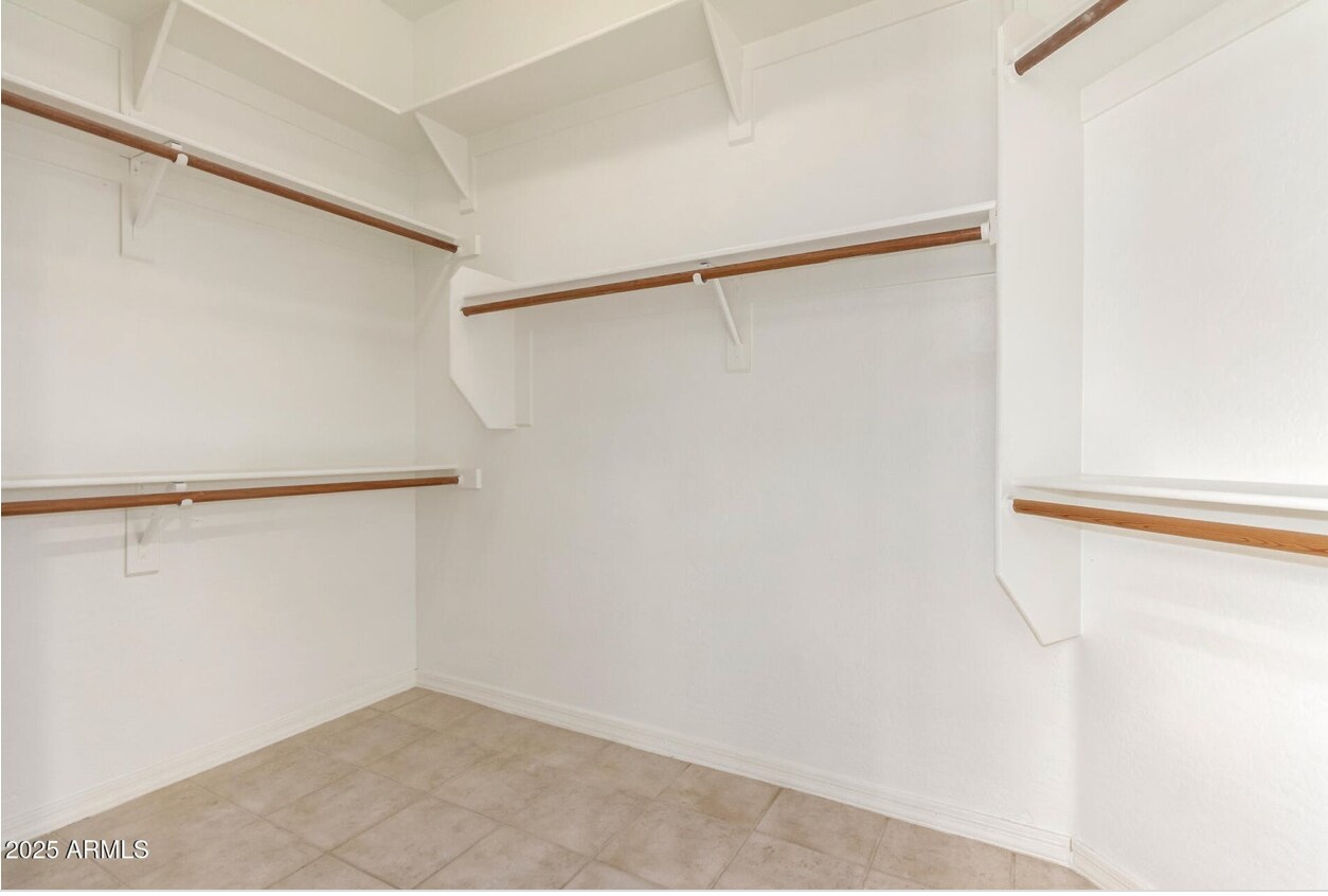 Building Photo - 1515 N Los Alamos Cir