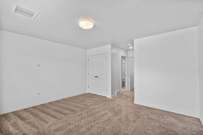 Building Photo - Stunning Row End Townhome In Great Location!