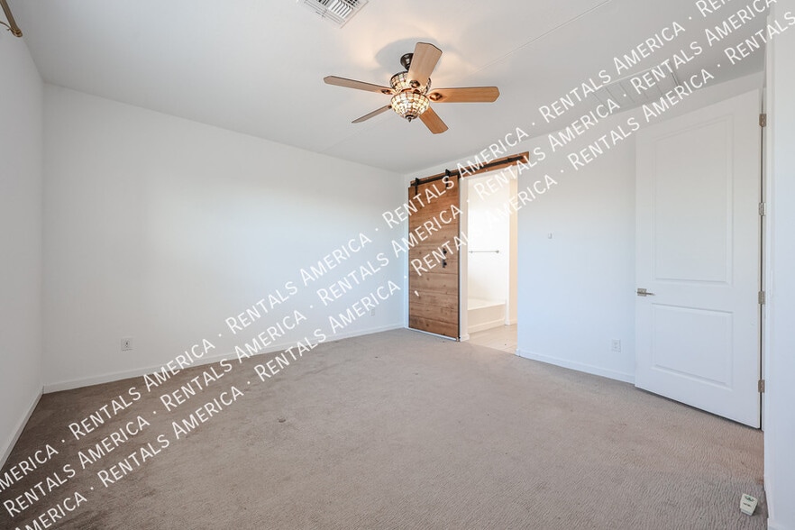Building Photo - 40622 W Williams Way
