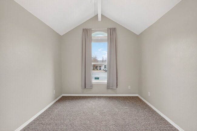 Building Photo - 1402 Western Oaks Ct