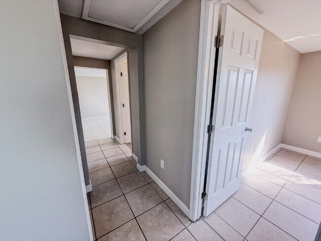 Building Photo - WATERFRONT POOL HOME ON A CANAL THAT LEADS STRAIGHT INTO TAMPA BAY