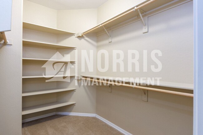 Building Photo - Beautiful Home with a POOL Service Included