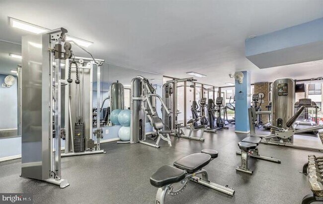 Building Photo - 118 Monroe St