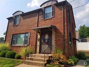Building Photo - 3 Bedroom Home