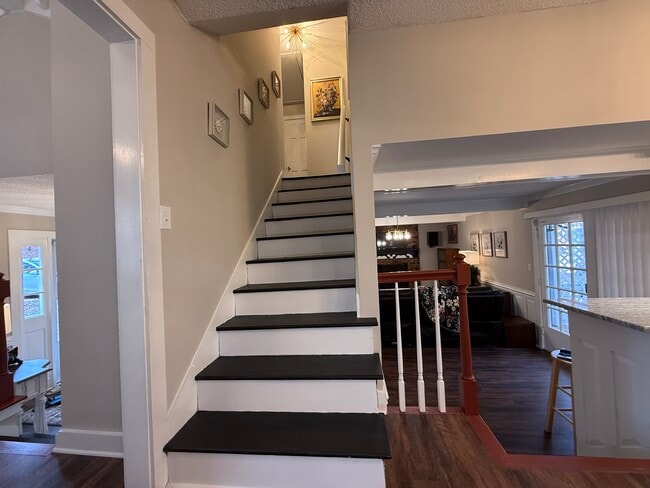 Building Photo - 505 Westbrook Dr