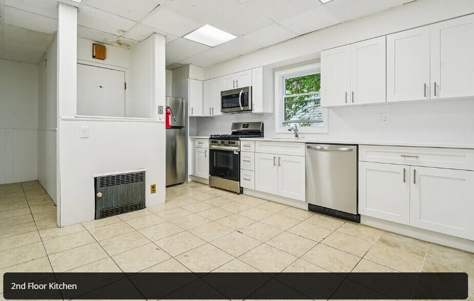 Building Photo - 102 2nd St