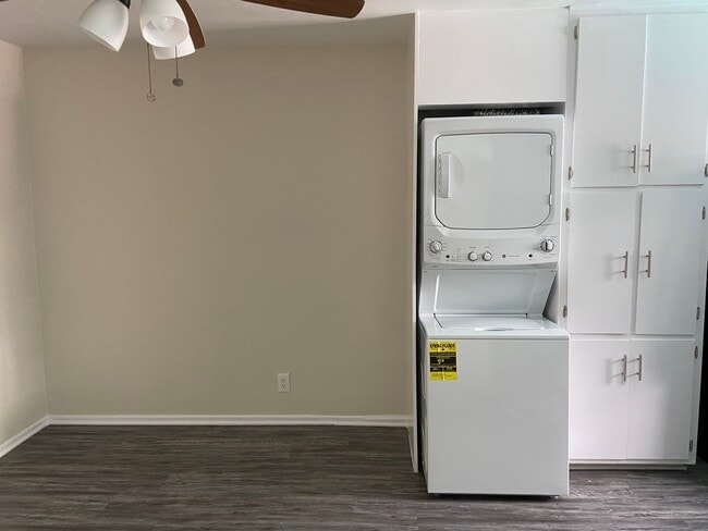 Interior Photo - 4950 Coldwater Canyon