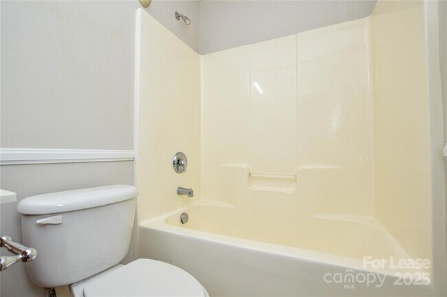 Building Photo - 1008 Millbank Dr