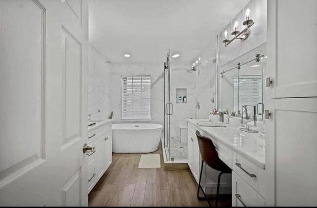 Building Photo - 11185 Grandview Mnr