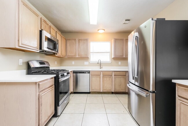 Building Photo - 3015 Cinnamon Glen Dr