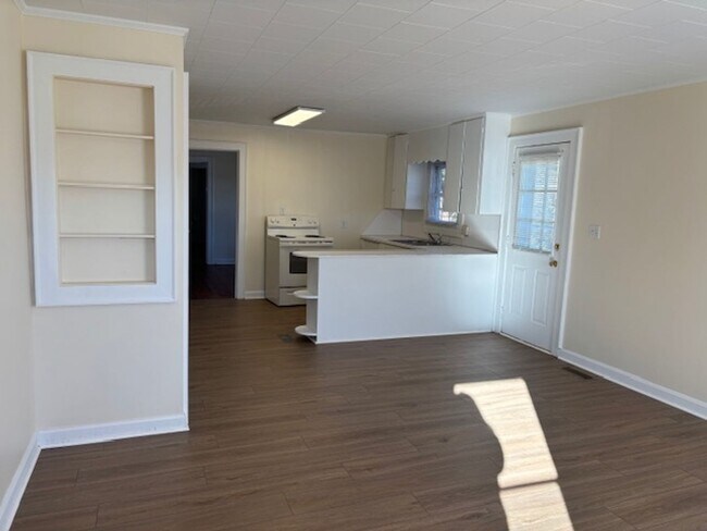 Building Photo - 1917