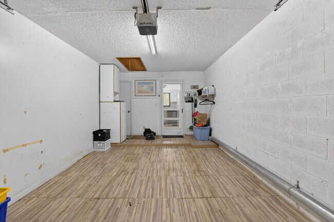 Building Photo - "Spacious 2-Bed, 2-Bath Boynton Beach Gem with Modern Granite Elegance – 1400 Sq Ft!"