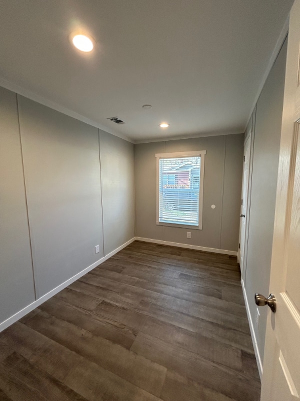 Building Photo - 3000 S 9th Ave