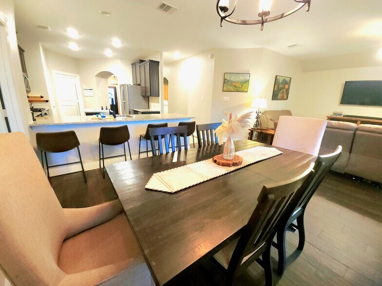 Building Photo - 3012 Denver Ave