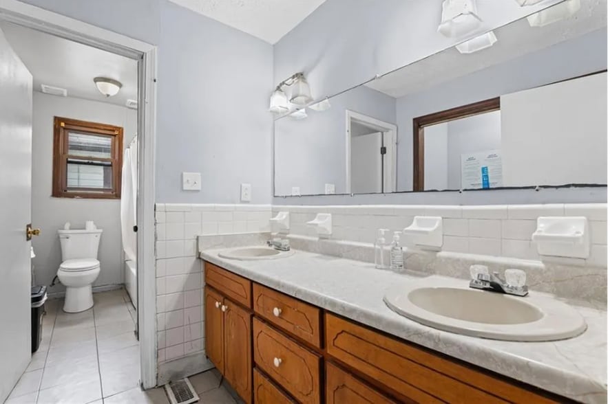 Building Photo - 877 Beckwith St SW