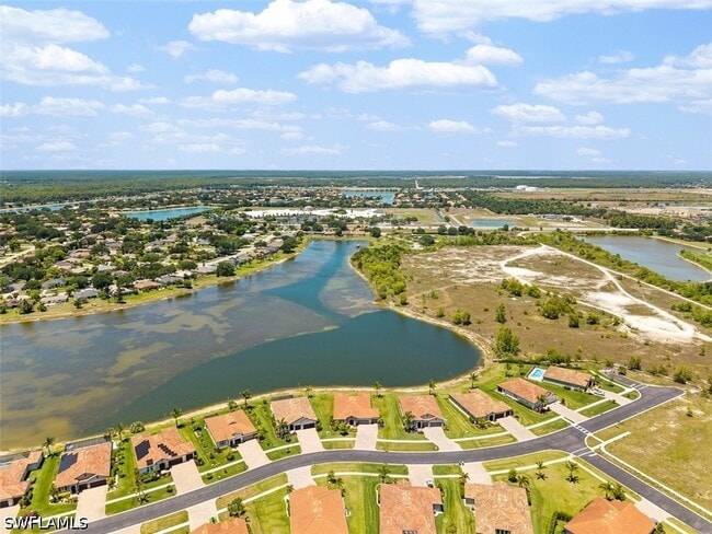 Building Photo - 2038 Grove Dr