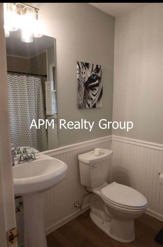 Building Photo - Private Country Feel Close to Downtown Chapin