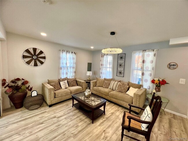 Building Photo - 126 W Main St