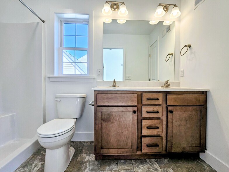 Building Photo - 108 Meadows Bnd