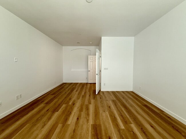 Building Photo - 4 BED, 2.5 BATH, 2 CAR-GARAGE, TWO-STORY, SINGLE FAMILY HOME FOR
