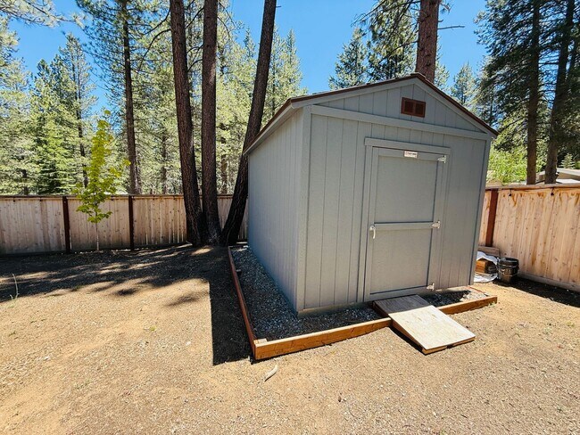 Building Photo - 3 bed 2 bath home for rent in South Lake Tahoe