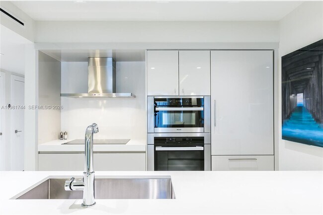 Building Photo - 1830 S Ocean Dr