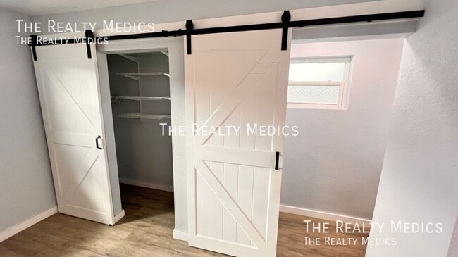 Building Photo - 6216 Lake Underhill Rd