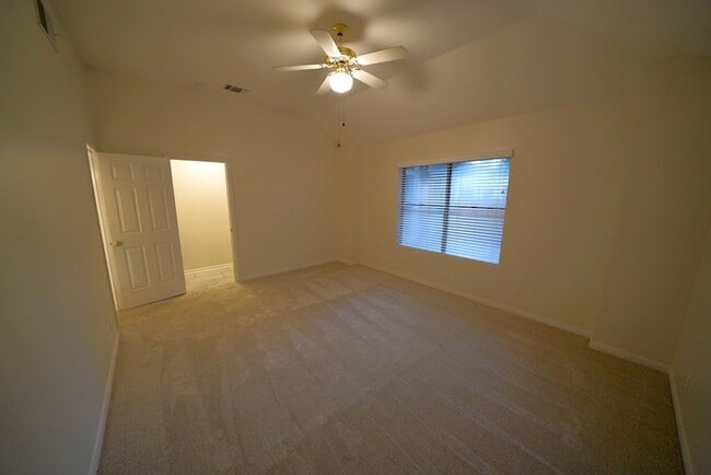 Building Photo - Beautiful Home in the desirable Shavano Ga...