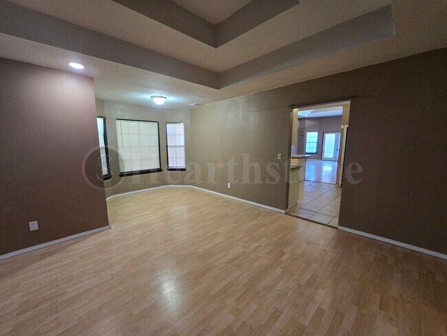 Building Photo - 1307 Gidding St