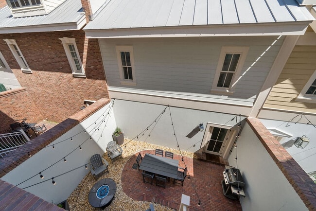 Building Photo - 49 Pleasant St