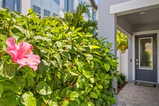 Building Photo - 408 S Matanzas Ave