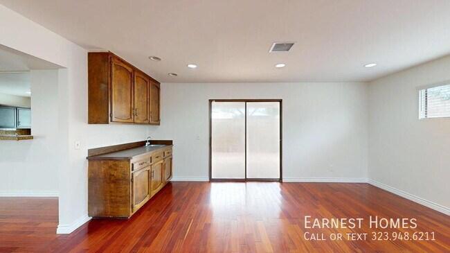 Building Photo - 17155 Donmetz St