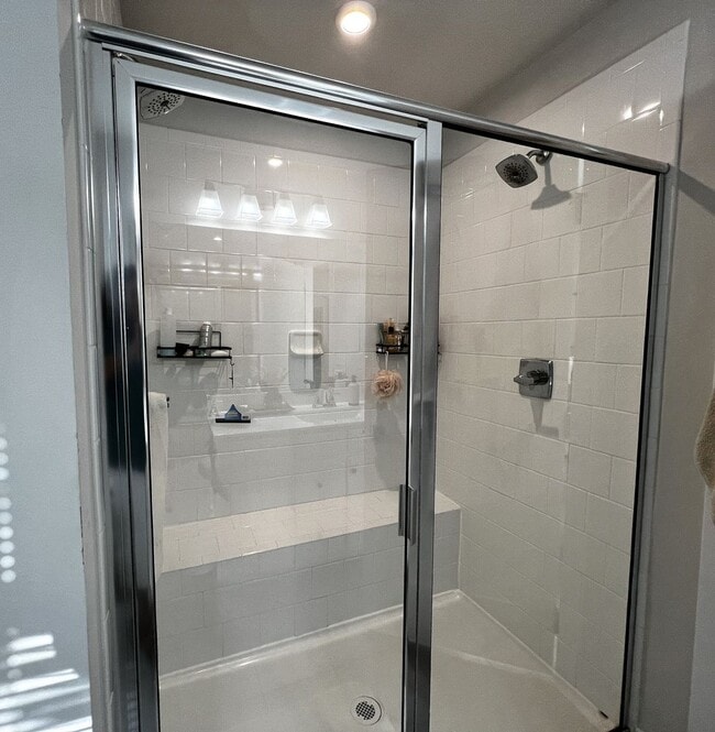 Building Photo - Immaculate 3, Bed, 2.5 Bath Home Minutes from the VA/NC Line