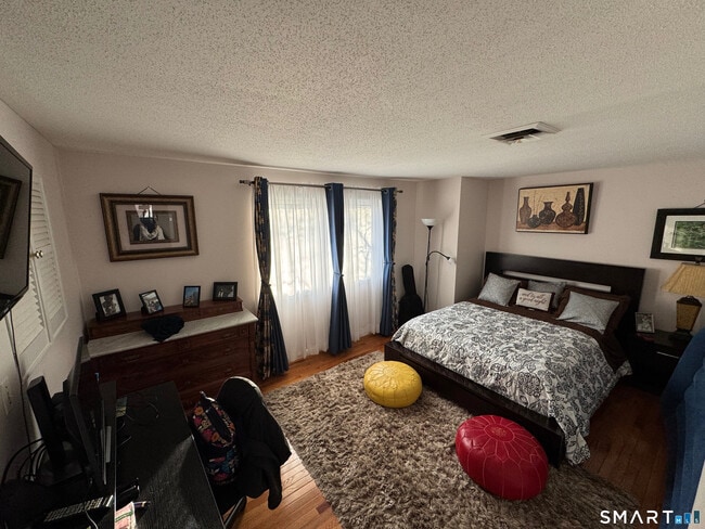 Building Photo - 17 Coram Rd