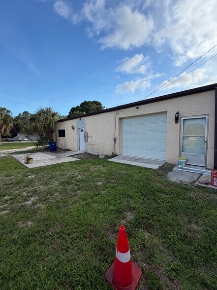Building Photo - 2020 Laurel Ln