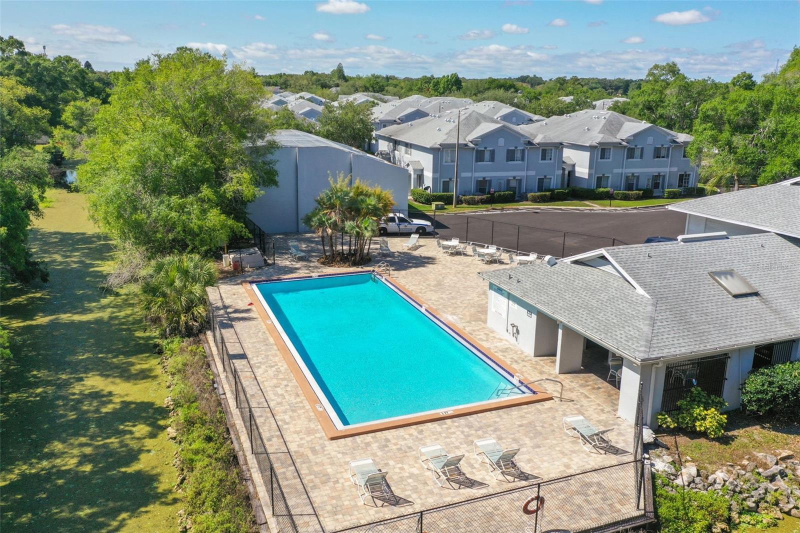 Building Photo - 4141 Dolphin Dr