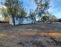 Building Photo - 3 Bedroom 2 Bath Manufactured Home in the ...