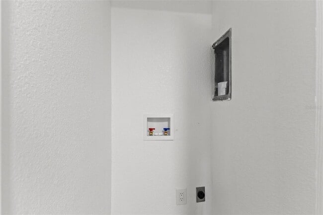 Building Photo - 2008 Oakwood Ave