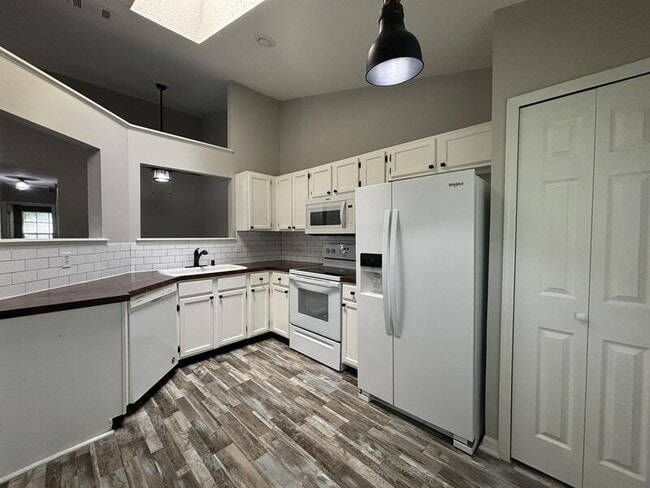Building Photo - 9600 River Walk Ct
