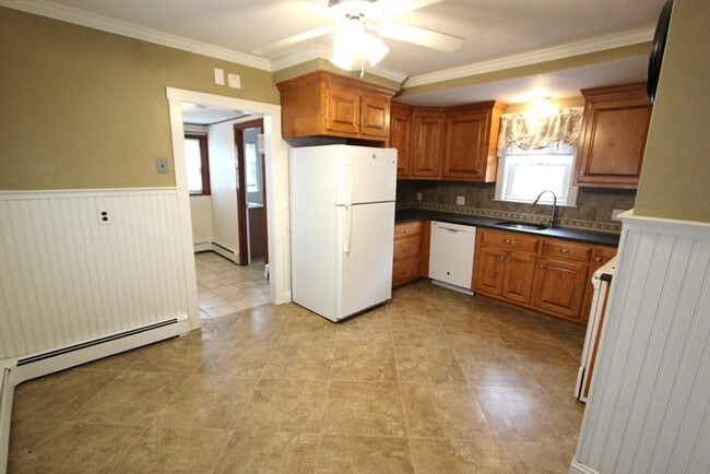 Building Photo - 75 Wachusett St