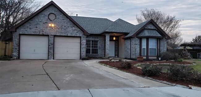 Building Photo - 4234 Briar Hill Dr