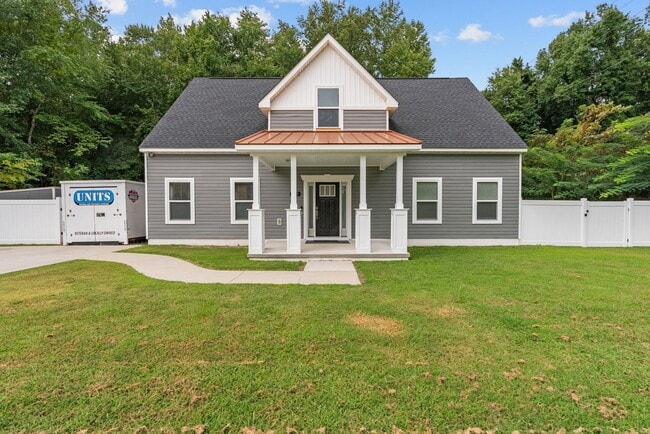 Primary Photo - Charming 3-Bedroom Home in Suffolk!
