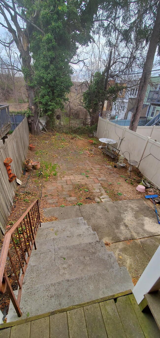 Building Photo - 159 W 57th St
