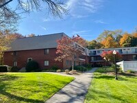 Building Photo - 573 Broad St