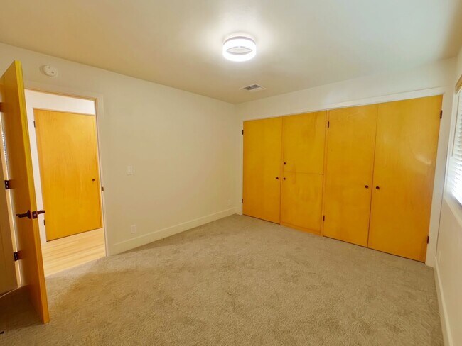 Building Photo - 3240 S Louis Ln