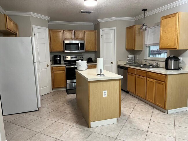 Building Photo - 4944 Fiske Cir