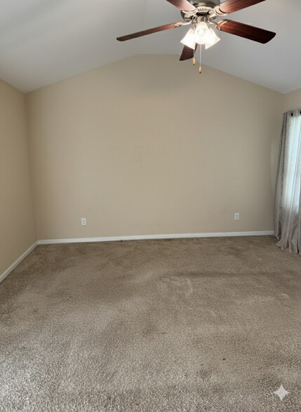 Building Photo - 1154 Paramount Dr